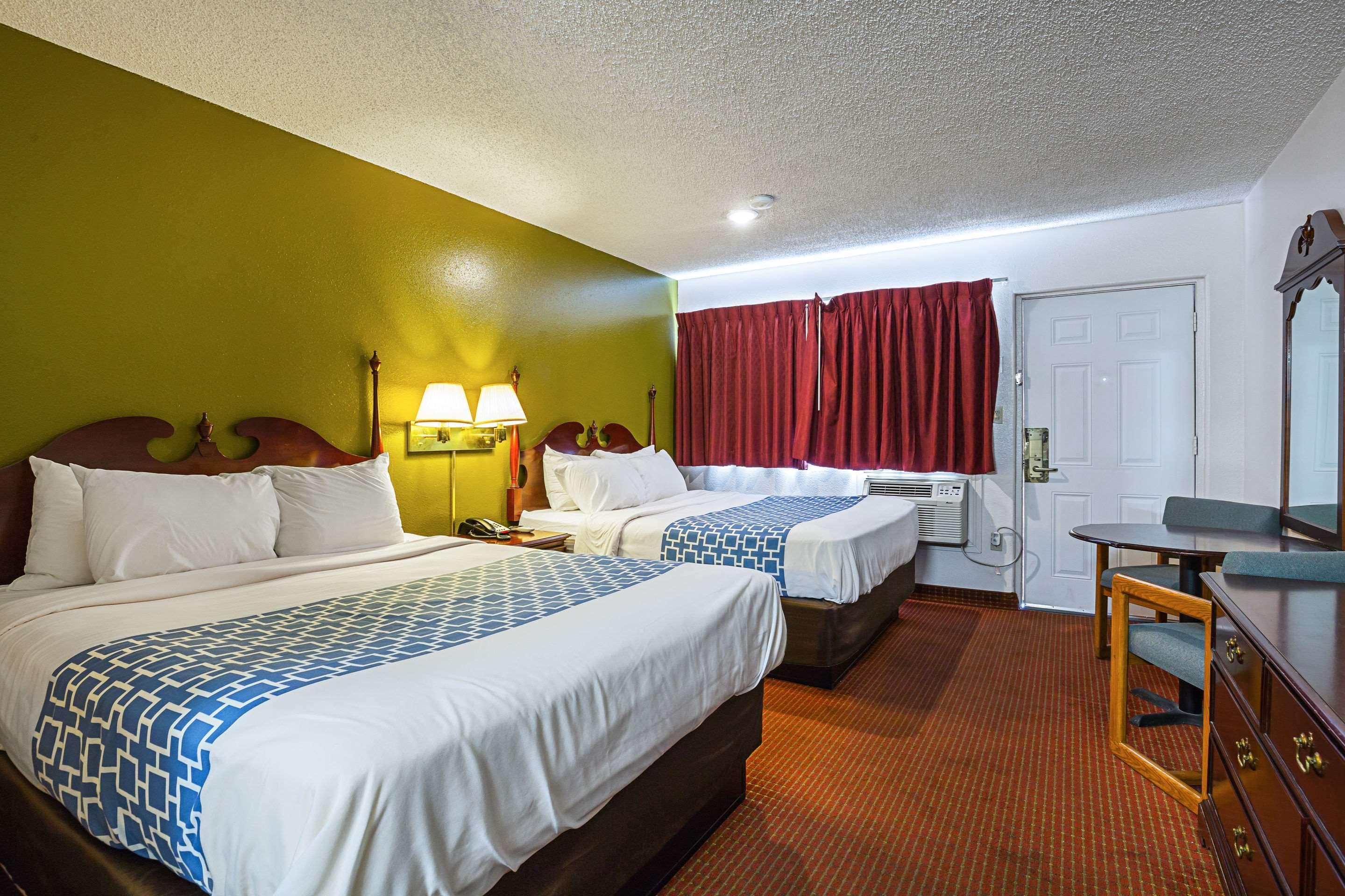 Rodeway Inn Сидар-Сити Экстерьер фото
