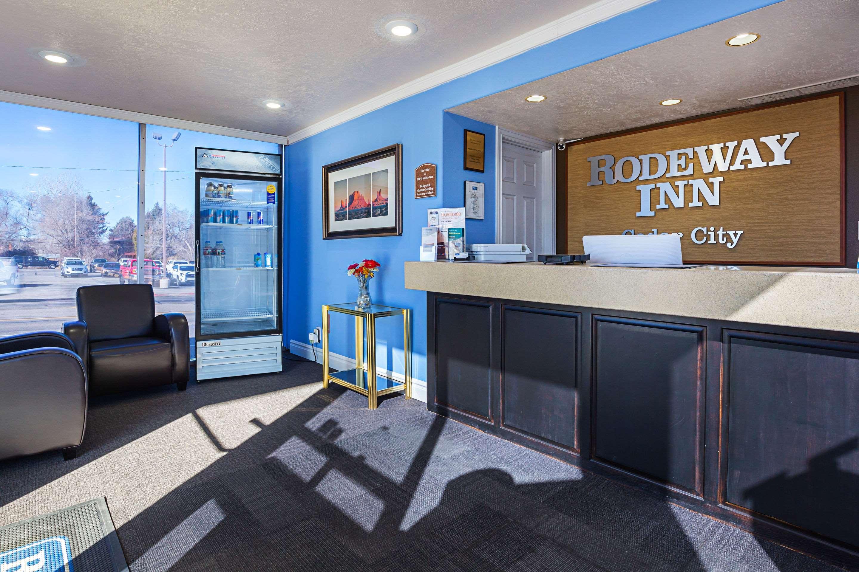 Rodeway Inn Сидар-Сити Экстерьер фото
