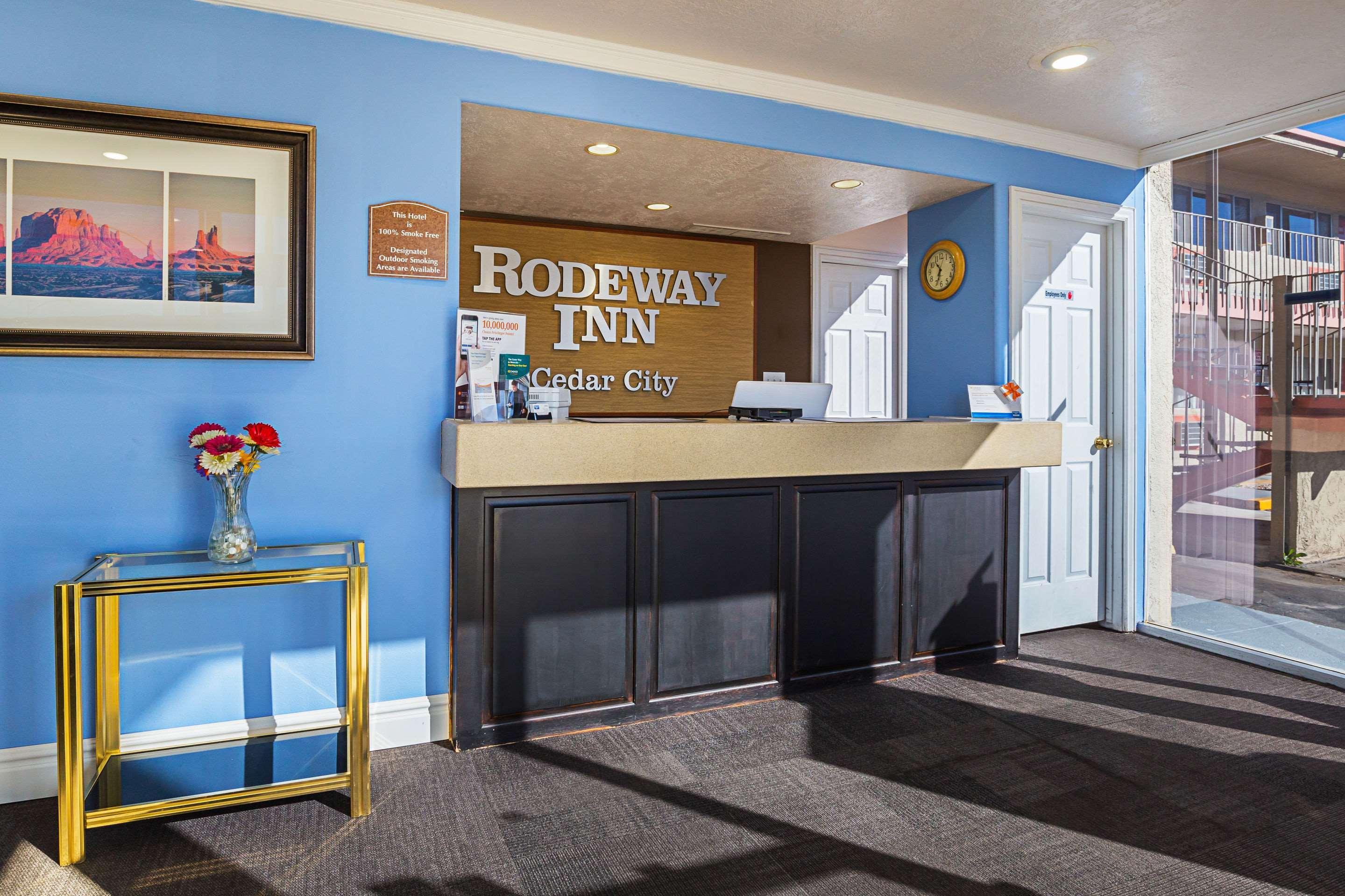 Rodeway Inn Сидар-Сити Экстерьер фото