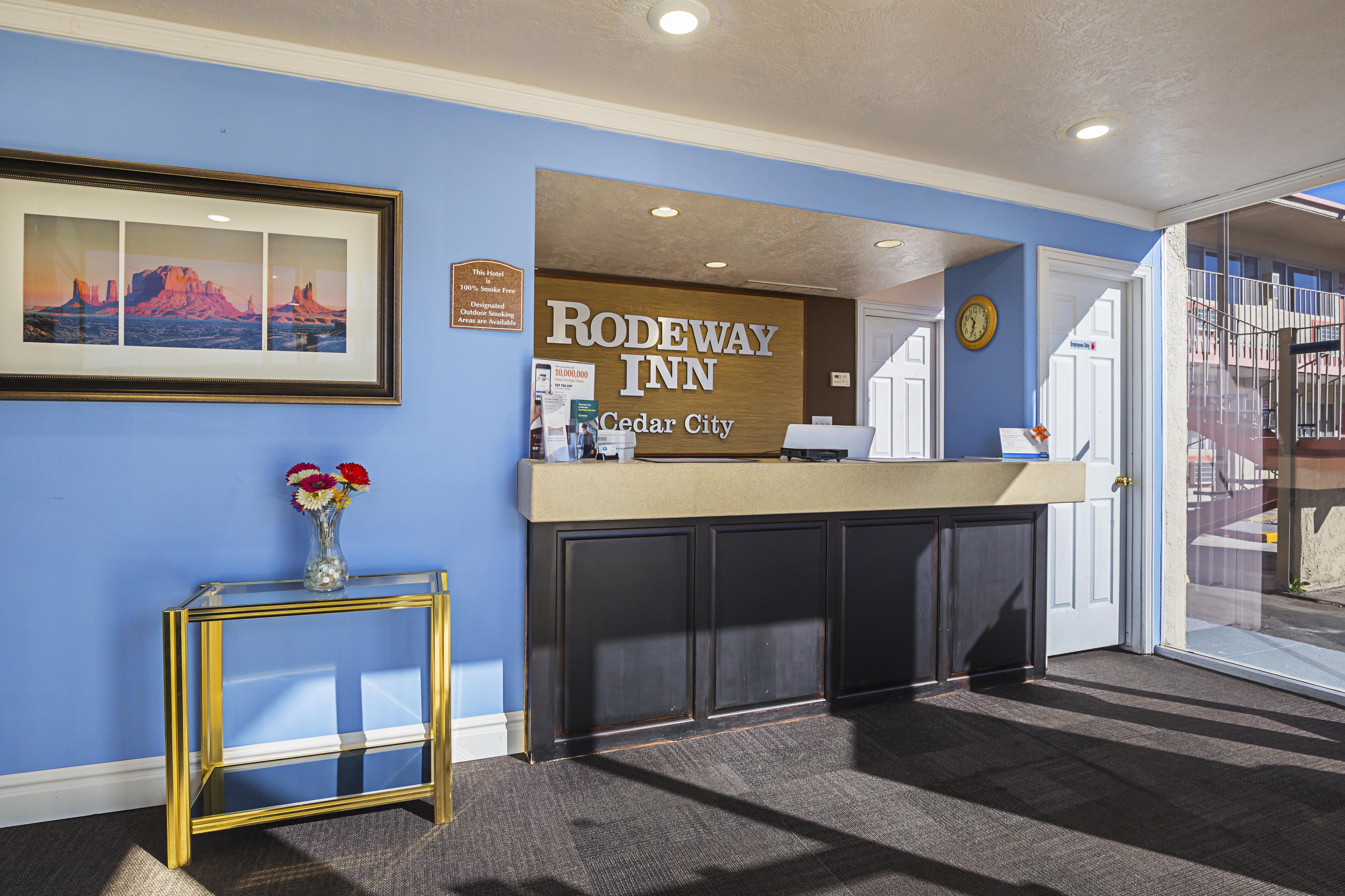 Rodeway Inn Сидар-Сити Экстерьер фото