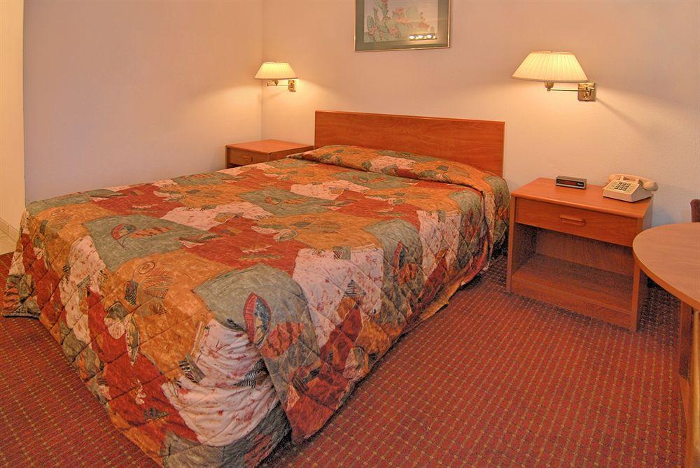 Rodeway Inn Сидар-Сити Экстерьер фото