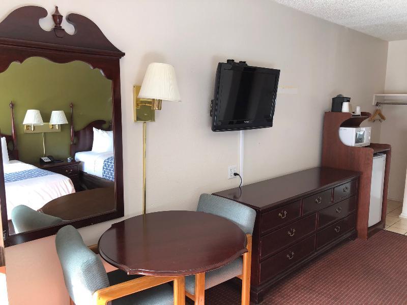 Rodeway Inn Сидар-Сити Экстерьер фото