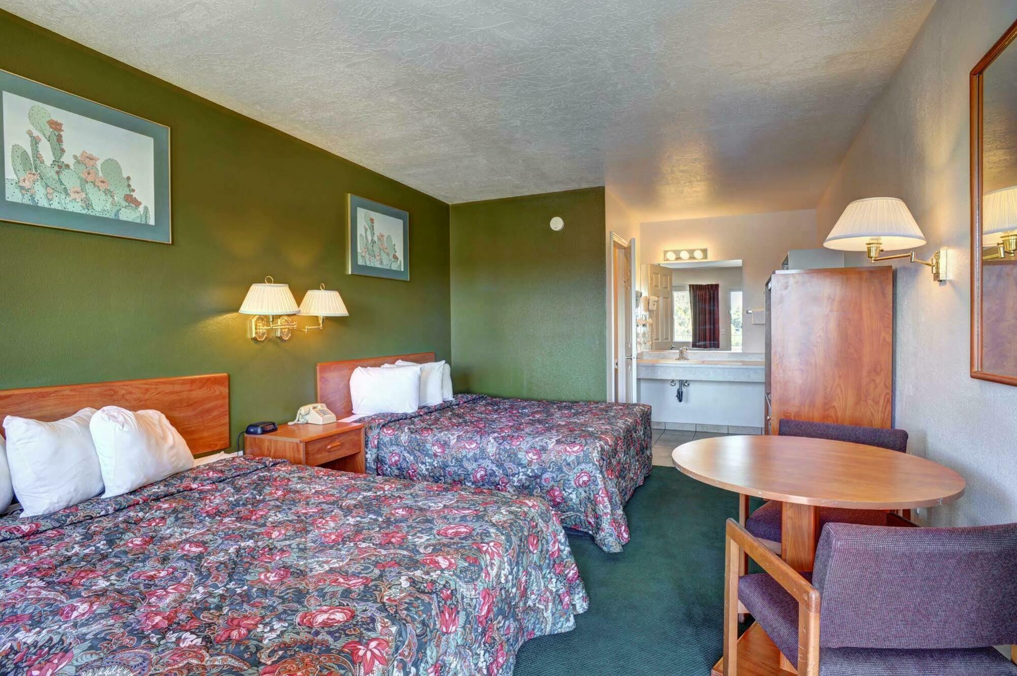 Rodeway Inn Сидар-Сити Экстерьер фото