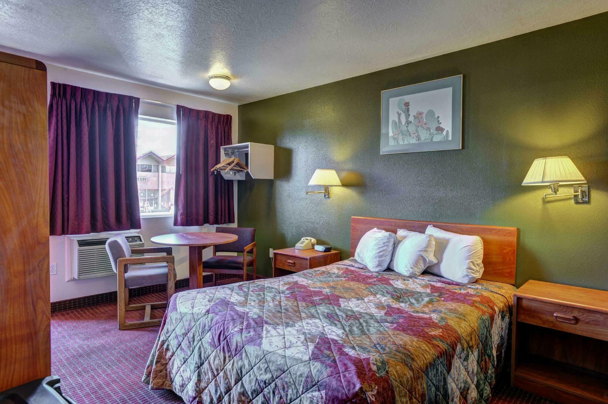 Rodeway Inn Сидар-Сити Экстерьер фото